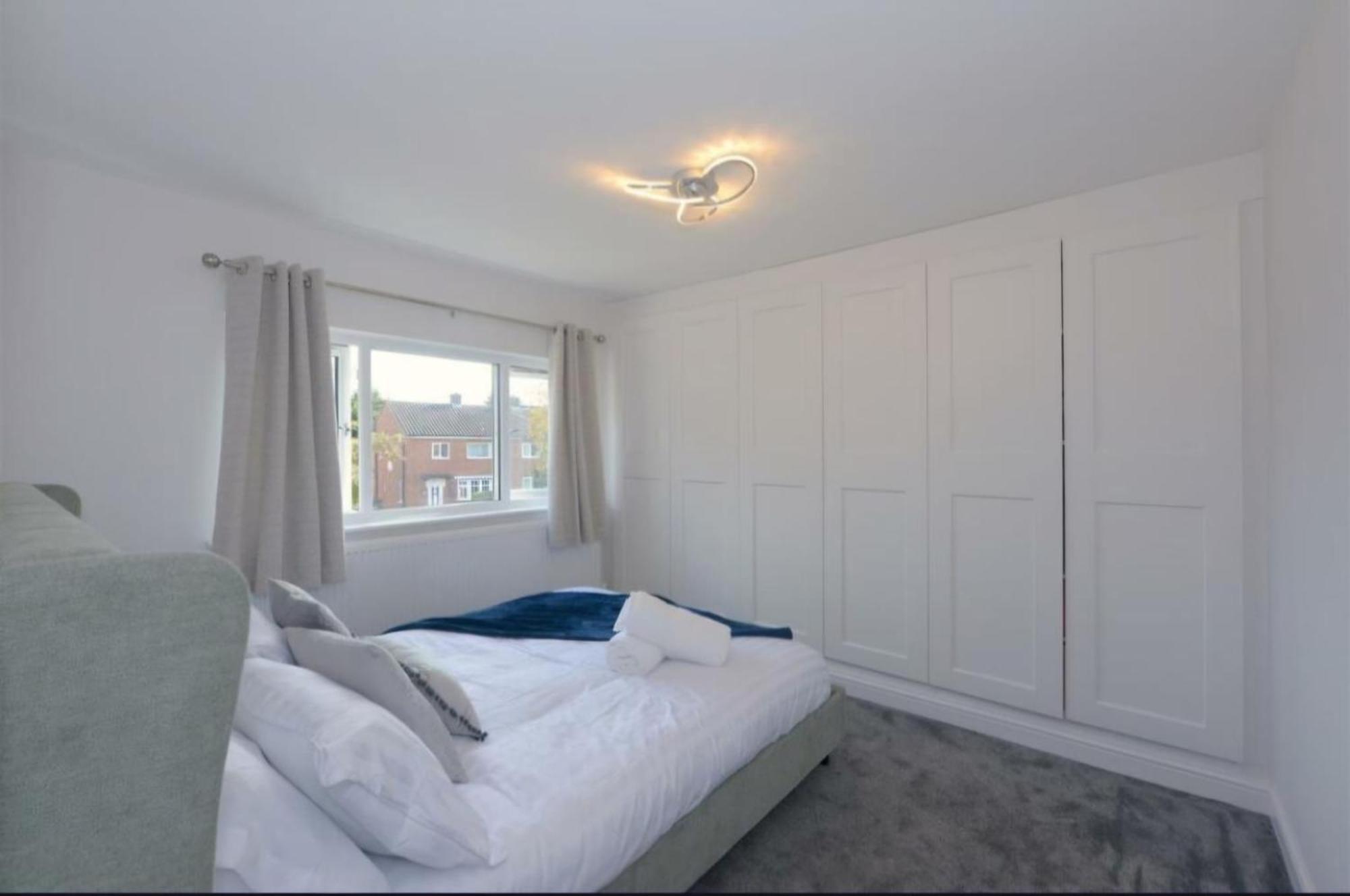 Modern 3 Bedroom Property With Free Driveway Parking By Shire Stays Shrewsbury Luaran gambar